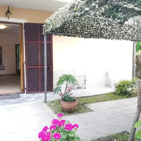 La Casa Delle Ortensie Дом отдыха *